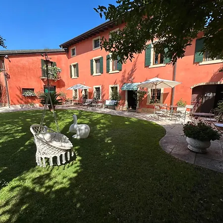 לינה וארוחת בוקר Relais Corte Bercelli 4*